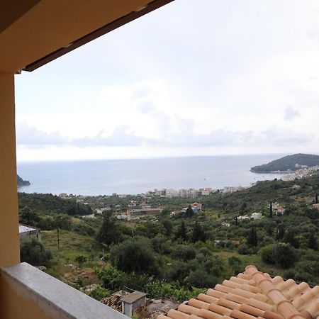 Nefeli'S Apartment Himare Exteriör bild