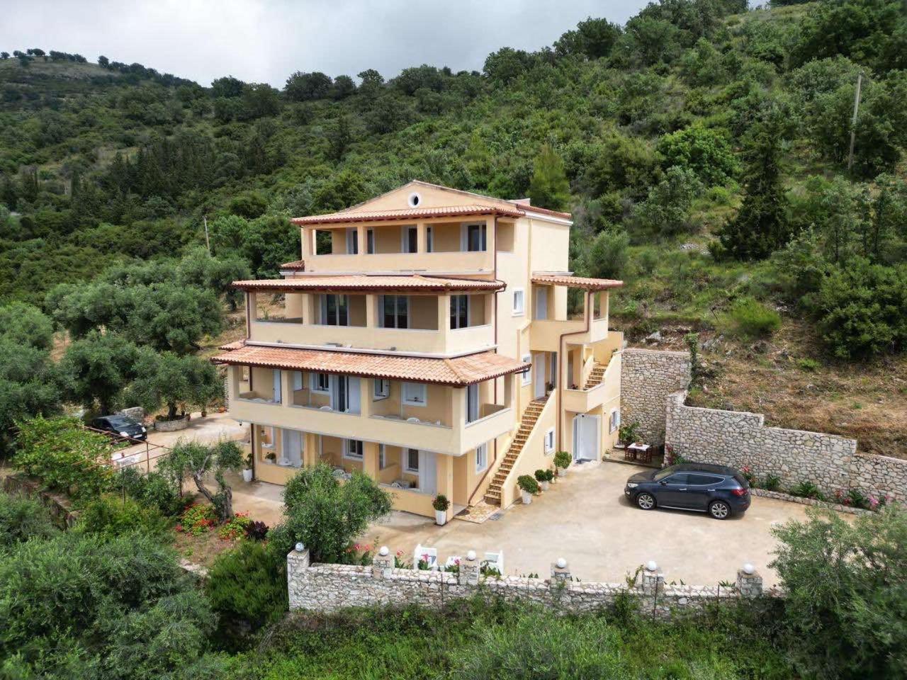 Nefeli'S Apartment Himare Exteriör bild