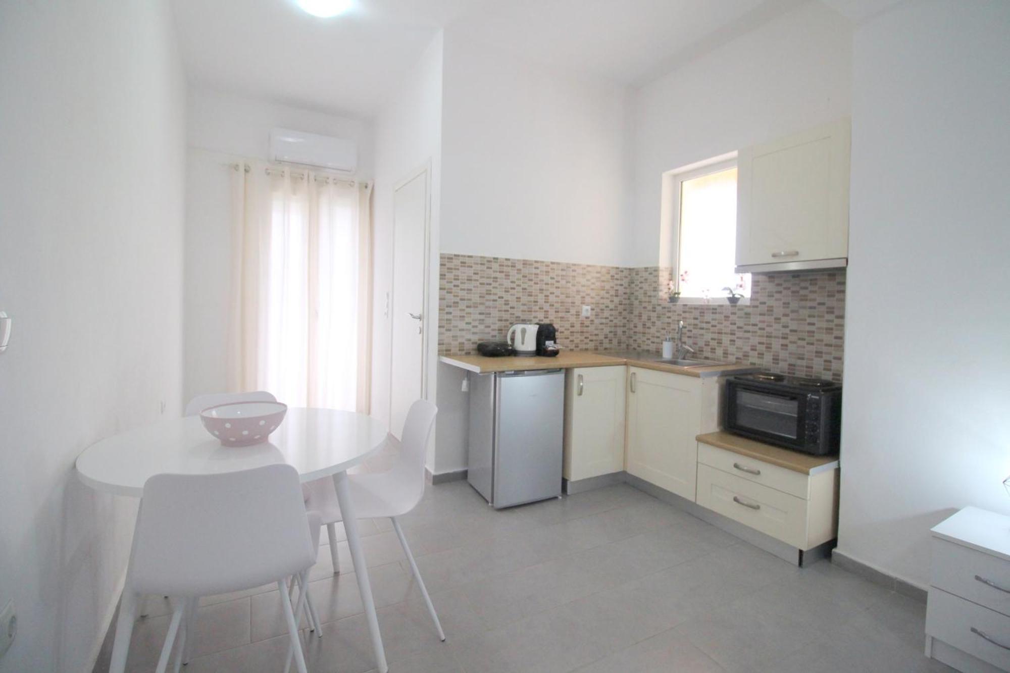 Nefeli'S Apartment Himare Exteriör bild