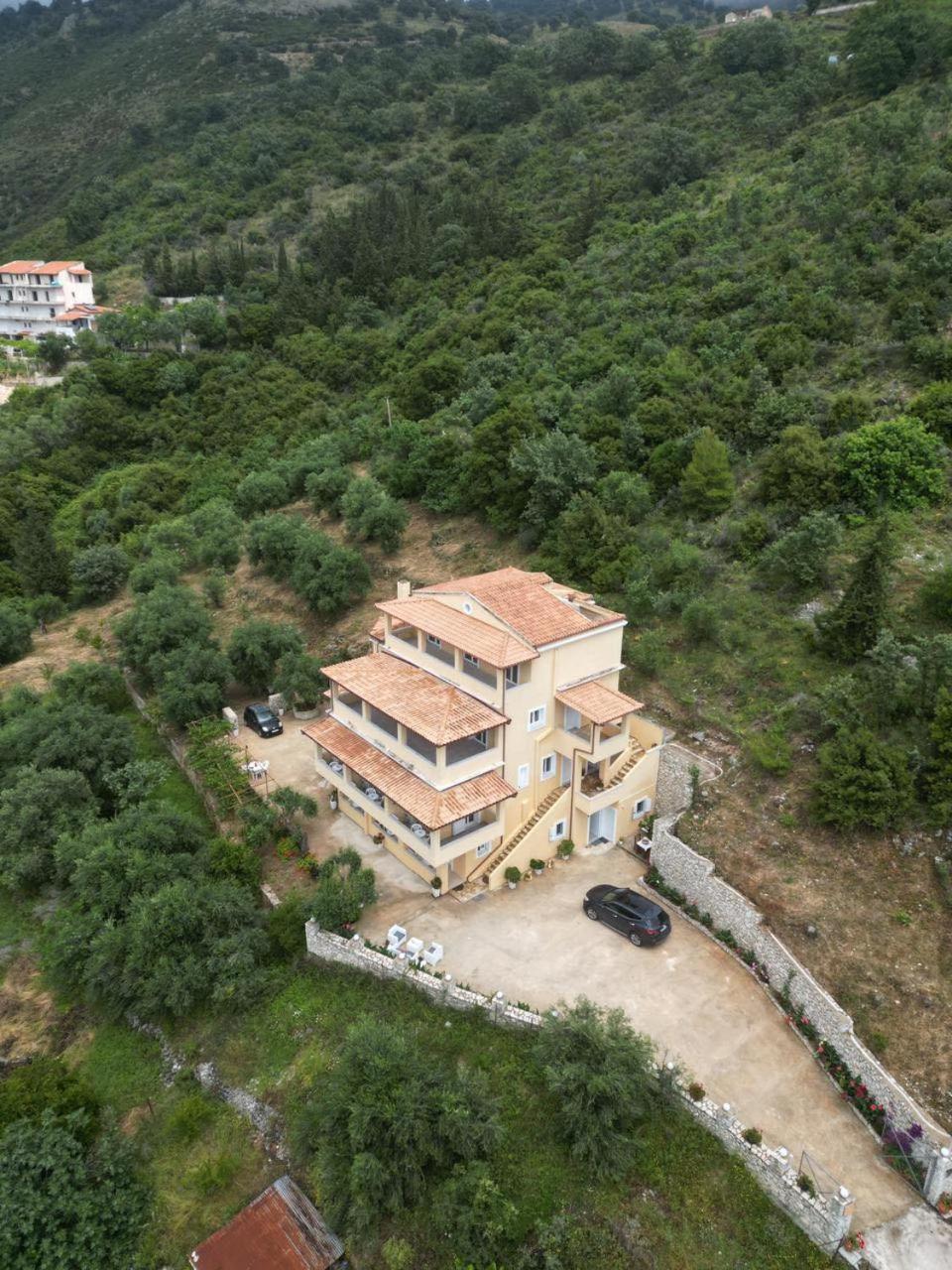 Nefeli'S Apartment Himare Exteriör bild