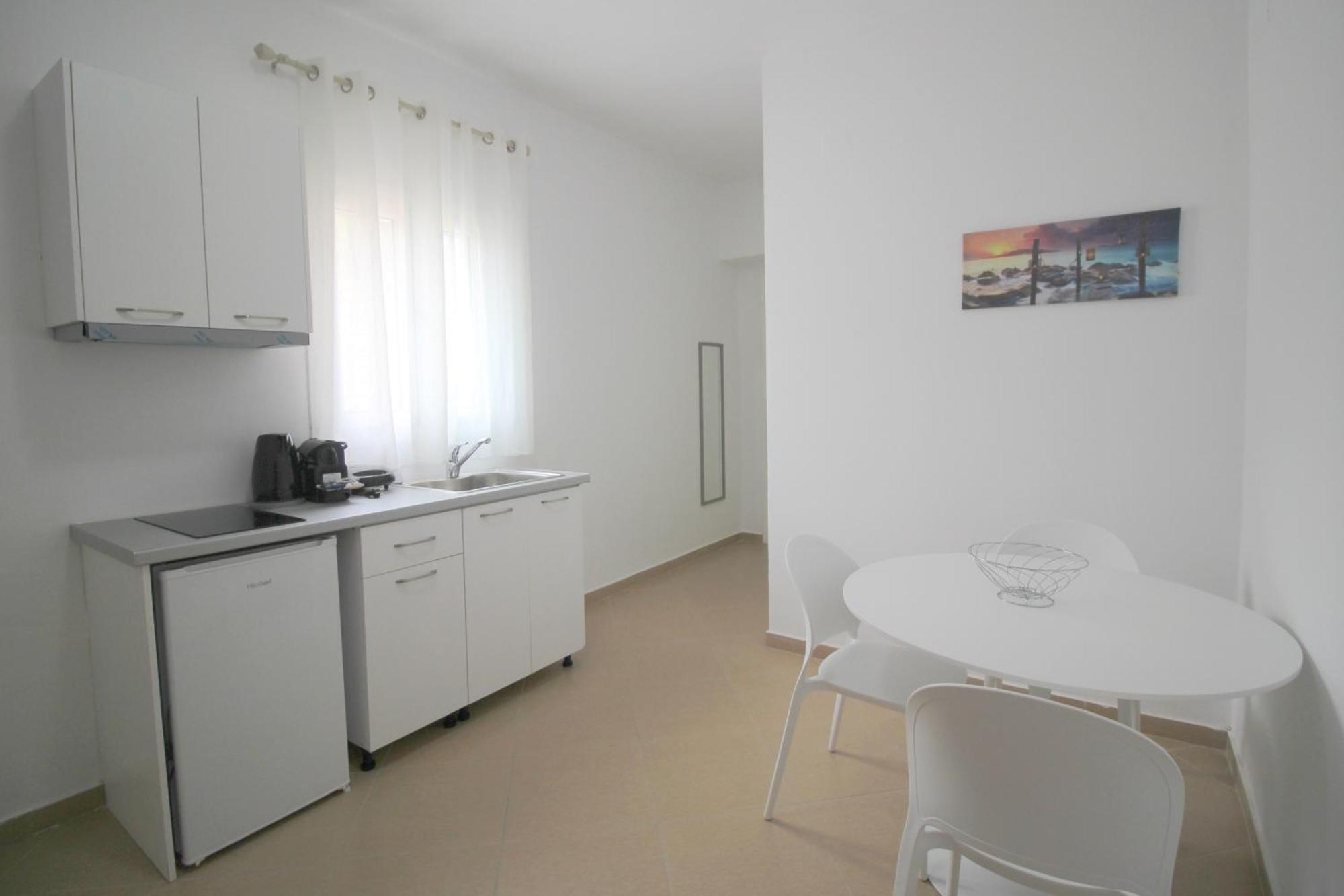 Nefeli'S Apartment Himare Exteriör bild